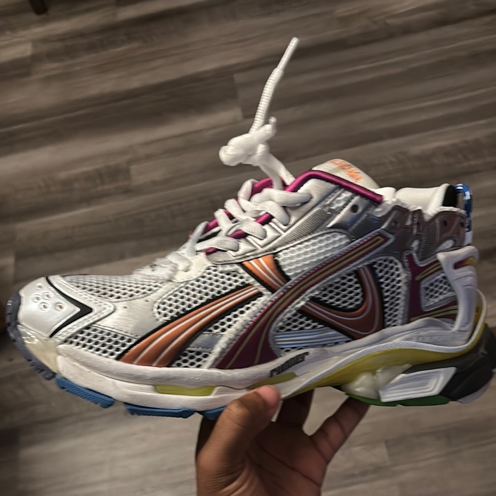 Multicolor Runner Shoes - Picture 6 of 13